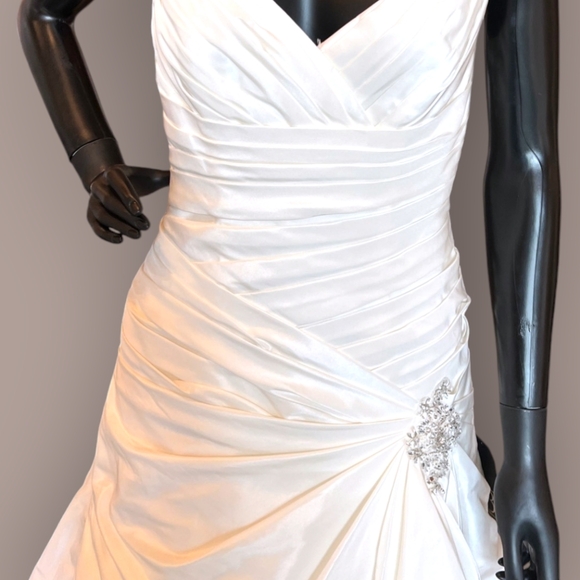 Elegance Bridal V-Neck Taffeta Wedding Gown - Picture 4 of 7